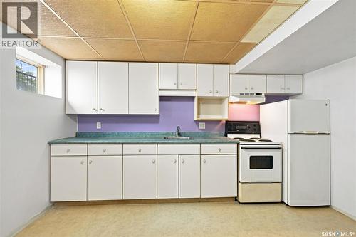 2204 Lorne Avenue, Saskatoon, SK - Indoor Photo Showing Kitchen