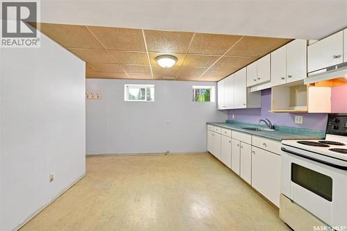 2204 Lorne Avenue, Saskatoon, SK - Indoor Photo Showing Kitchen