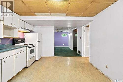 2204 Lorne Avenue, Saskatoon, SK - Indoor Photo Showing Kitchen