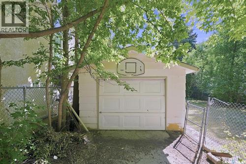 2204 Lorne Avenue, Saskatoon, SK - Outdoor