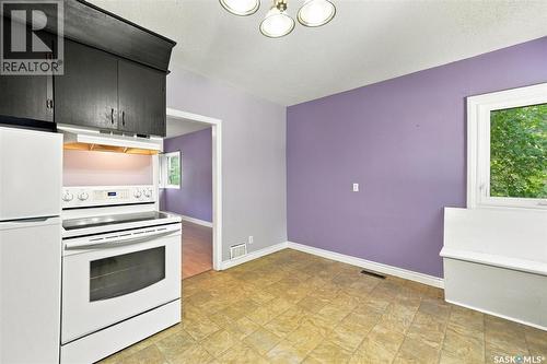 2204 Lorne Avenue, Saskatoon, SK - Indoor Photo Showing Kitchen