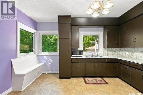 2204 Lorne Avenue, Saskatoon, SK - Indoor Photo Showing Kitchen With Double Sink