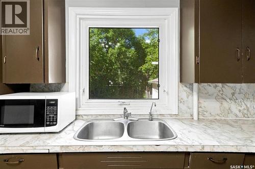 2204 Lorne Avenue, Saskatoon, SK - Indoor Photo Showing Kitchen With Double Sink