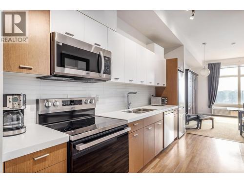 1550 Dickson Avenue Unit# 405 Lot# 71, Kelowna, BC - Indoor Photo Showing Kitchen With Double Sink