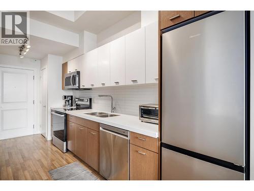 1550 Dickson Avenue Unit# 405 Lot# 71, Kelowna, BC - Indoor Photo Showing Kitchen With Double Sink
