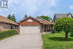 8 WHITETAIL COURT Guelph (Kortright East), ON N1L 1H6