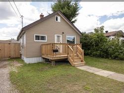 825 Newport Avenue Thunder Bay, ON P7A 6J8
