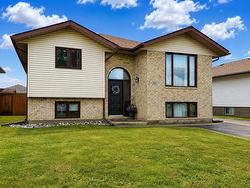 312 Caribou Crescent Thunder Bay, ON P7C 5Z6