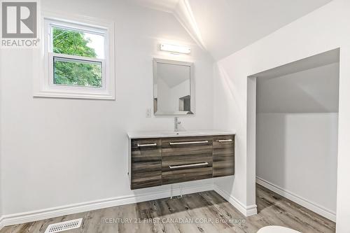 76 Chestnut Street, St. Thomas, ON - Indoor Photo Showing Bathroom