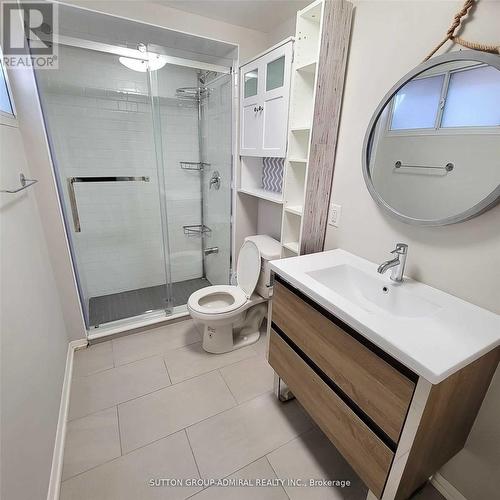 LOWER - 17 PAMILLE PLACE , Toronto, Ontario M6M 3A9 4