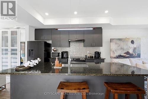 28 - 2 Willow Street, Brant, ON - Indoor Photo Showing Kitchen With Upgraded Kitchen
