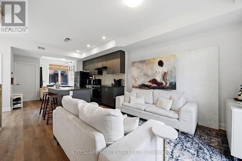 28 - 2 Willow Street, Brant, ON - Indoor Photo Showing Living Room