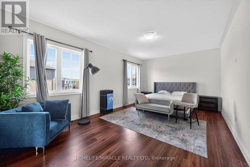 220 Great Falls Boulevard, Hamilton, ON - Indoor Photo Showing Living Room