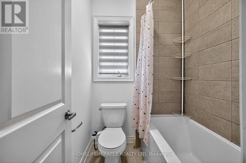 220 Great Falls Boulevard, Hamilton, ON - Indoor Photo Showing Bathroom