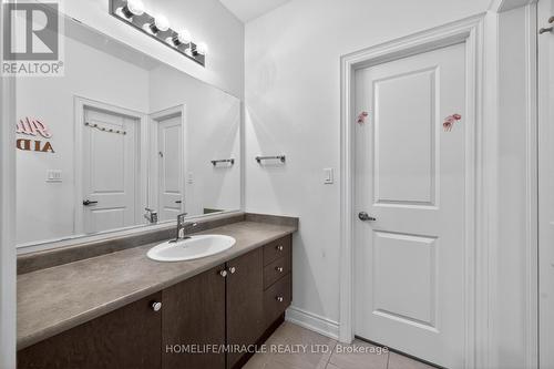 220 Great Falls Boulevard, Hamilton, ON - Indoor Photo Showing Bathroom