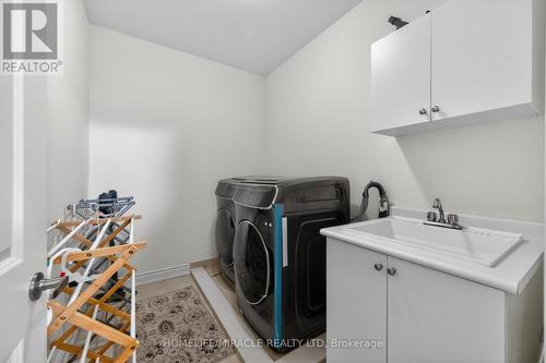 220 Great Falls Boulevard, Hamilton, ON - Indoor Photo Showing Laundry Room