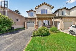 17 GRANTHAM Avenue S St. Catharines, ON L2P 3B3
