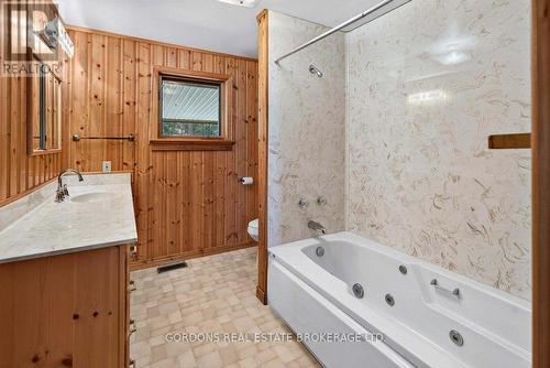 2950 R29, Rideau Lakes, ON - Indoor Photo Showing Bathroom