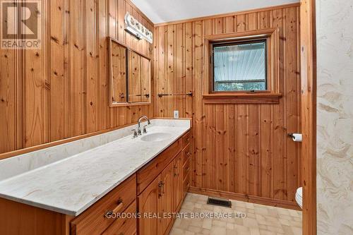 2950 R29, Rideau Lakes, ON - Indoor Photo Showing Bathroom