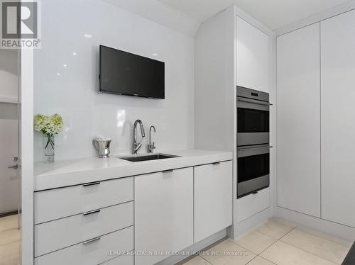 7 Glen Rush Boulevard, Toronto, ON - Indoor Photo Showing Kitchen