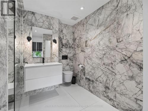 7 Glen Rush Boulevard, Toronto, ON - Indoor Photo Showing Bathroom