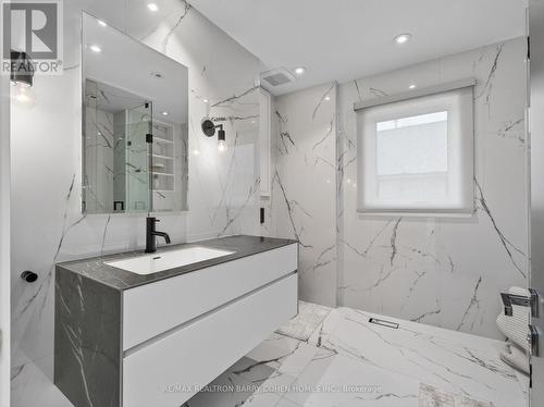 7 Glen Rush Boulevard, Toronto, ON - Indoor Photo Showing Bathroom