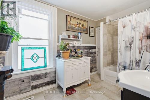 21 Isabel Street, St. Thomas, ON - Indoor Photo Showing Bathroom