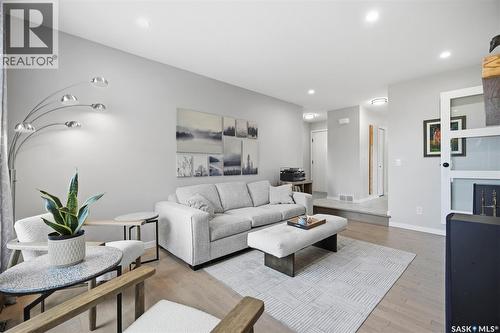 306 Whitewood Road, Saskatoon, SK - Indoor Photo Showing Living Room