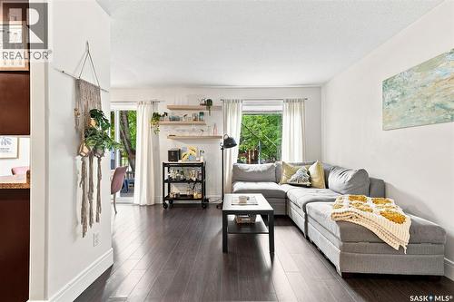 20 327 Berini Drive, Saskatoon, SK - Indoor Photo Showing Living Room