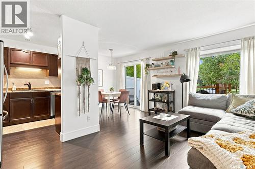 20 327 Berini Drive, Saskatoon, SK - Indoor Photo Showing Living Room