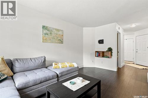 20 327 Berini Drive, Saskatoon, SK - Indoor Photo Showing Living Room
