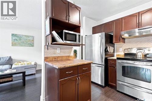 20 327 Berini Drive, Saskatoon, SK - Indoor Photo Showing Kitchen