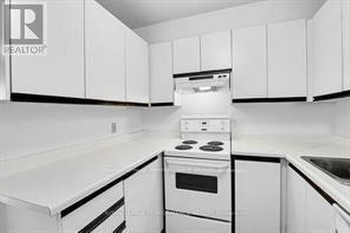 1107 - 475 Laurier Avenue W, Ottawa, ON - Indoor Photo Showing Kitchen