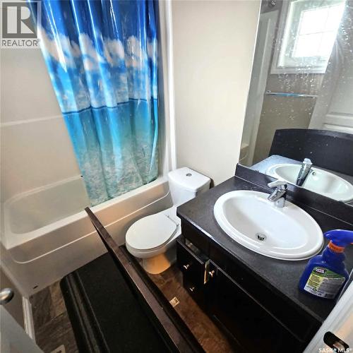 5008 Aerial Crescent, Regina, SK - Indoor Photo Showing Bathroom
