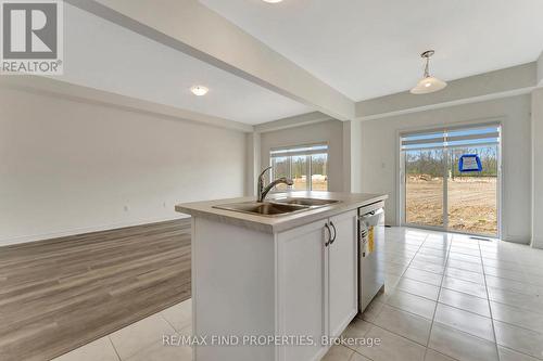 21 Dennis Avenue, Brantford, ON - Indoor Photo Showing Kitchen