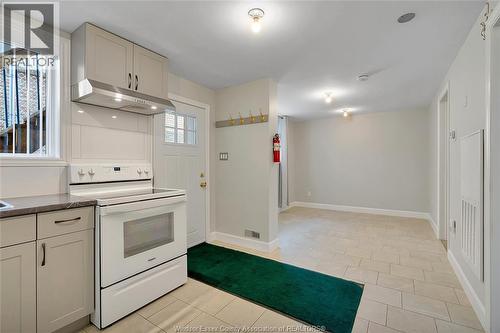 881 PARENT AVENUE Unit# LOWER , Windsor, Ontario N9A 2C9 4