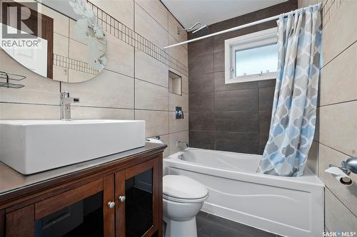 2730 Thornton Avenue, Regina, SK - Indoor Photo Showing Bathroom