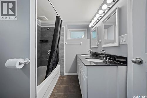2730 Thornton Avenue, Regina, SK - Indoor Photo Showing Bathroom