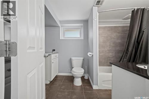 2730 Thornton Avenue, Regina, SK - Indoor Photo Showing Bathroom