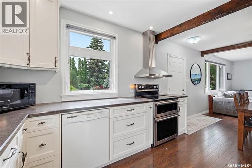 1125 2Nd Street E, Saskatoon, SK - Indoor Photo Showing Kitchen