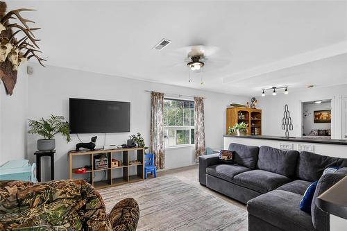 54149 Millbrook Road, Anola, MB - Indoor Photo Showing Living Room