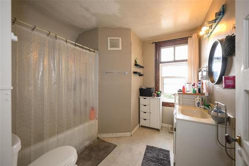 485 Talbot Avenue, Winnipeg, MB - Indoor Photo Showing Bathroom