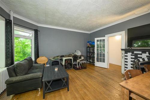 485 Talbot Avenue, Winnipeg, MB - Indoor Photo Showing Living Room