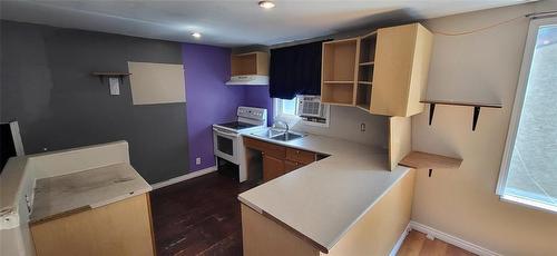 Kitchen - 817 12Th Street, Brandon, MB - Indoor Photo Showing Kitchen