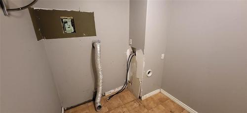 Laundry hookups - 817 12Th Street, Brandon, MB - Indoor Photo Showing Other Room