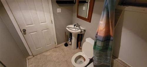 817 12Th Street, Brandon, MB - Indoor Photo Showing Other Room