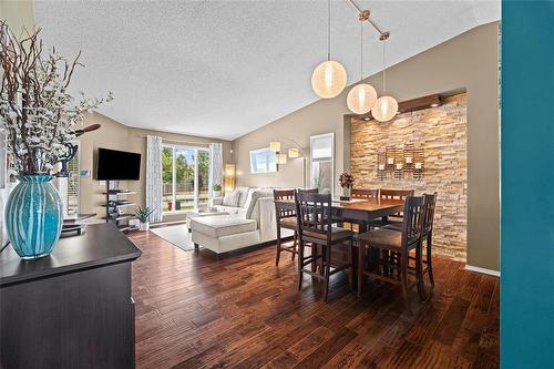 264 De La Seigneurie Boulevard, Winnipeg, MB - Outdoor With Facade