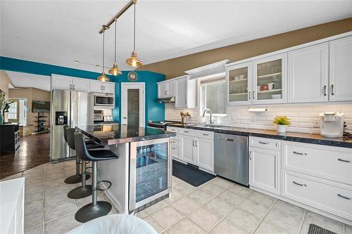 264 De La Seigneurie Boulevard, Winnipeg, MB - Indoor Photo Showing Living Room