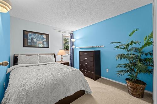 264 De La Seigneurie Boulevard, Winnipeg, MB - Indoor Photo Showing Dining Room