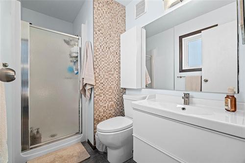264 De La Seigneurie Boulevard, Winnipeg, MB - Indoor Photo Showing Office